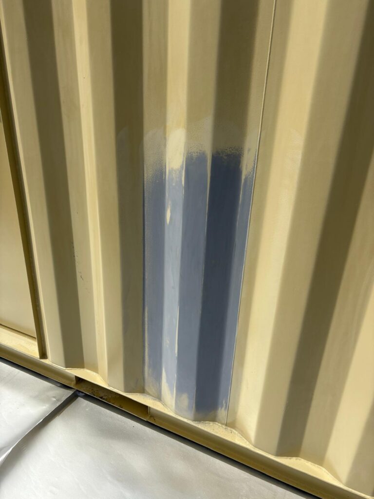 Container laten spuiten in Didam